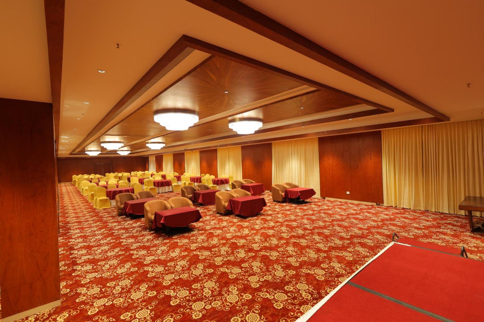 Icon Grand Hotel By Bhagini Bangalore Exterior foto