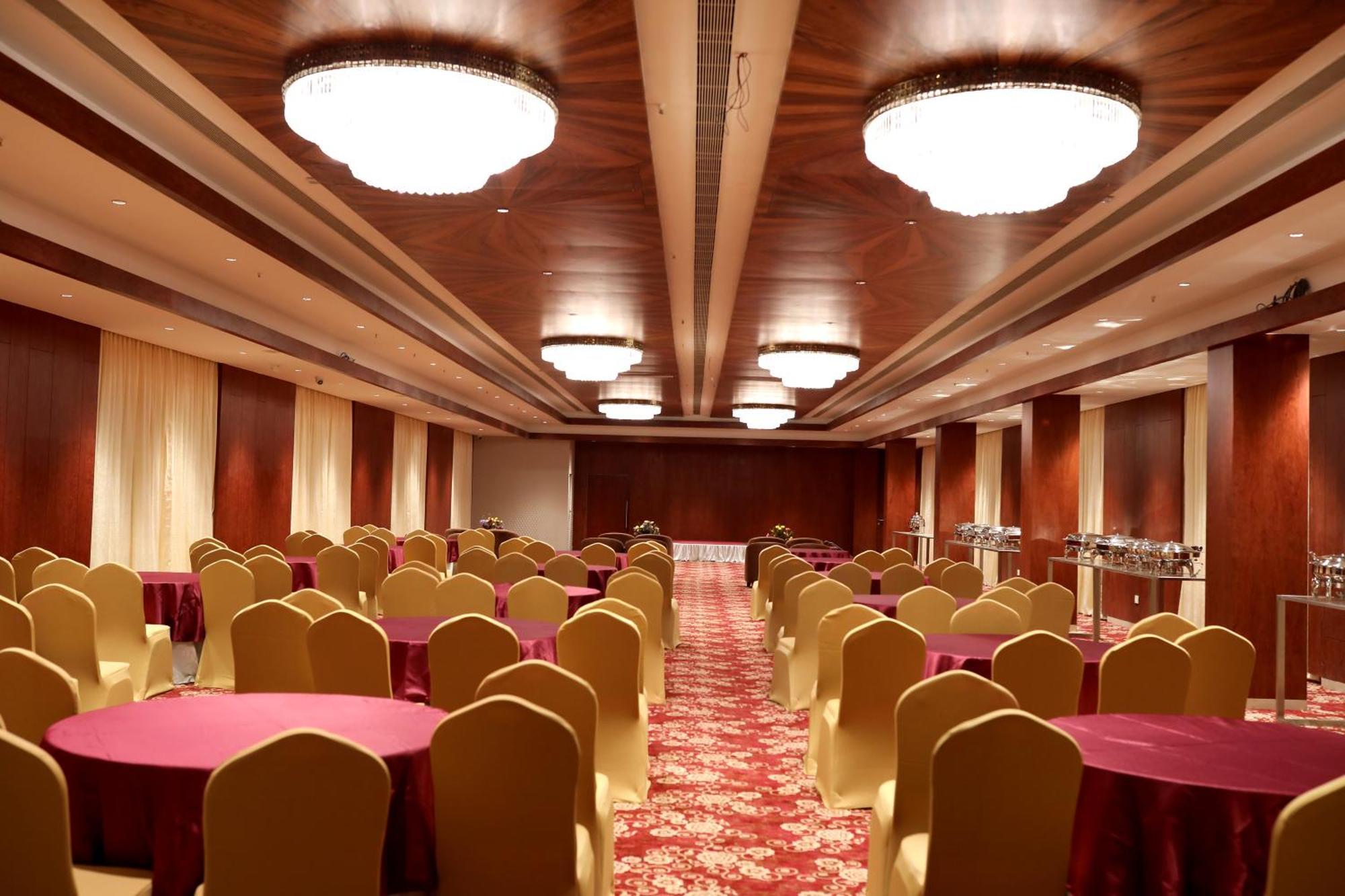 Icon Grand Hotel By Bhagini Bangalore Exterior foto